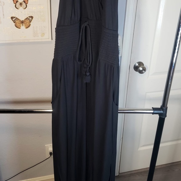 Venus - Black Dress - Picture 6 of 7